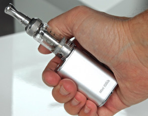 Electronic Cigarette Image / E Cig / Vaping / Vape Mod