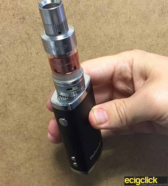 Heatvape Defender 2 in hand