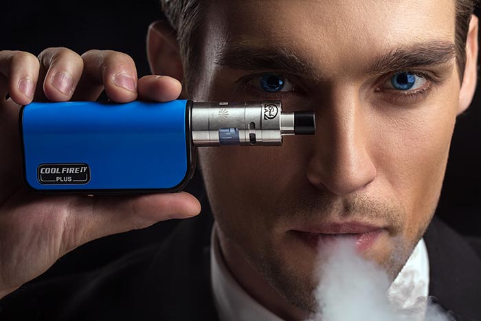 innokin cool fire 4 plus in hand