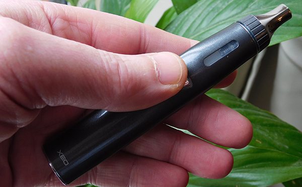 void vape pen in hand