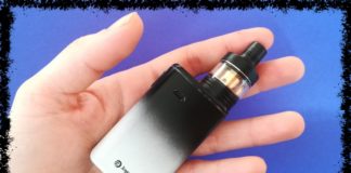 Joyetech Exceed D22 kit in hand