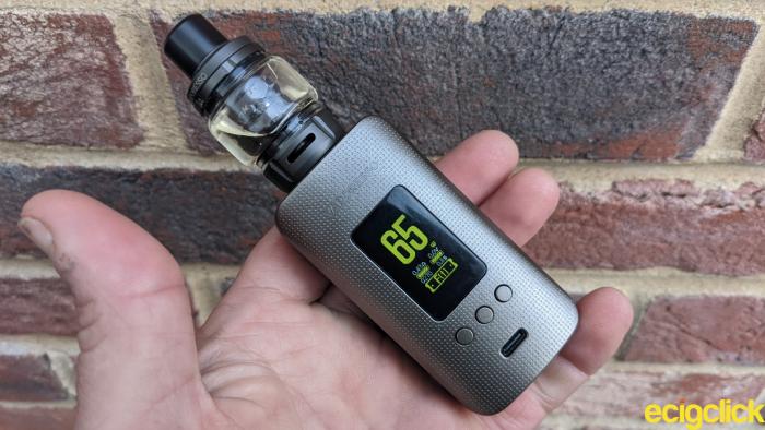 Vaporesso Gen 200 kit hand check pic 2