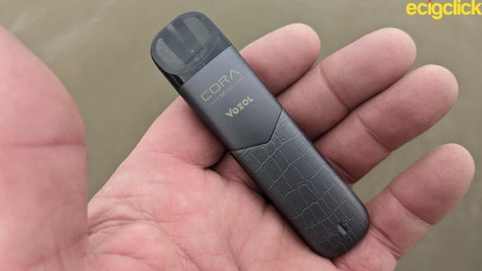 Vozol Cora Mini Pod Kit hand check image