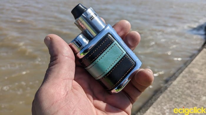 Eleaf iStick Pico Le hand check image