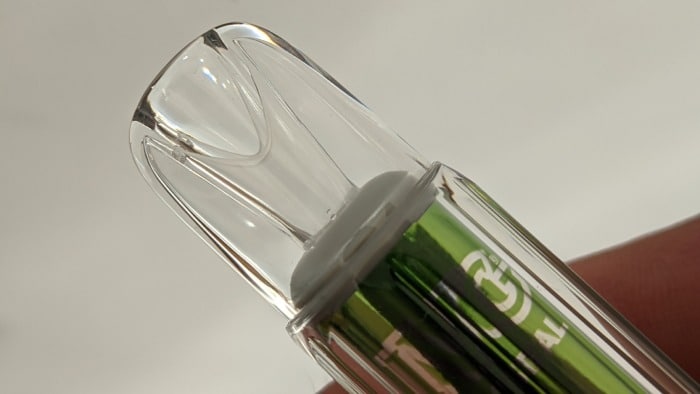 Crystal clear mouthpiece of the IVG Bar Crystal disposable vape