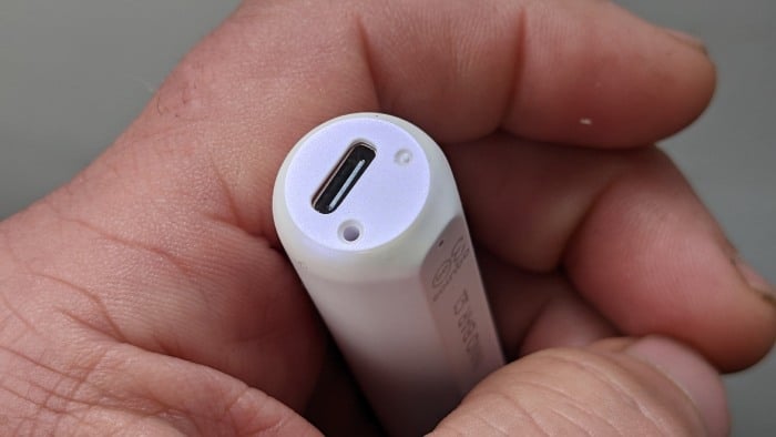 Type C USB charging port on Innobar C1 disposable