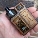 Uwell Crown M pod kit hand check