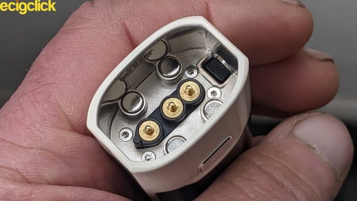 Coil contacts and magnets on the Vaporesso Luxe XR MAX
