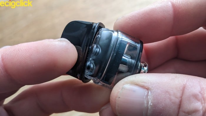 Removing the mouthpiece of the Voopoo Vinci 3 pod