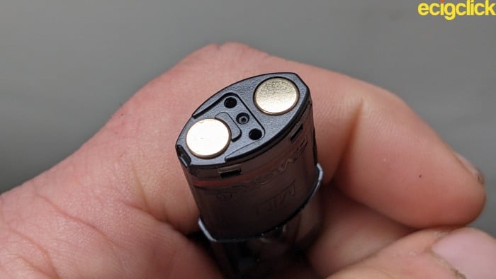 Magnetic contacts on the Smok Solus 2 pod