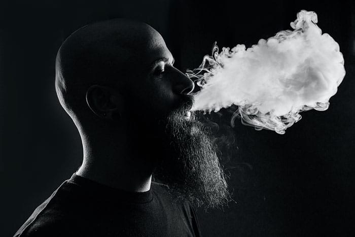 bearded-man-vaping