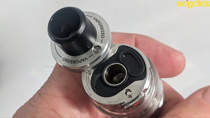 Spring loaded top cap on Vaporesso iTank 2