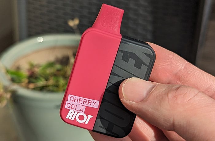 riot connex vape in hand