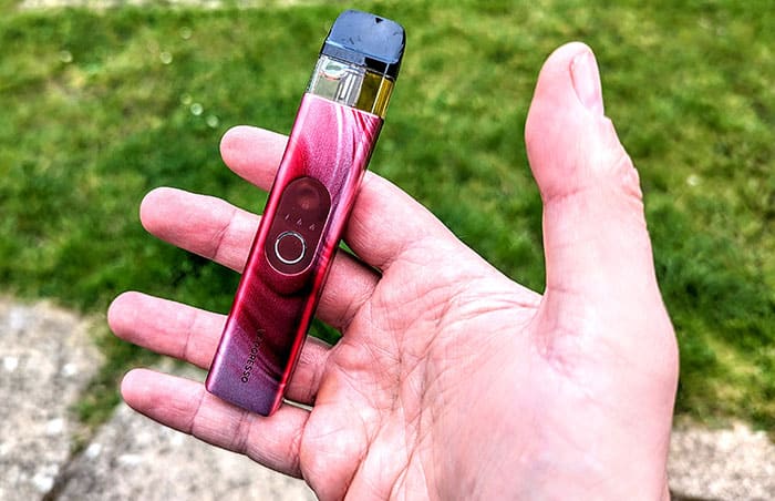 Vaporesso XROS 4 in hand