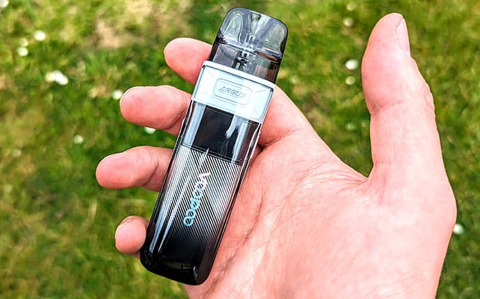 voopoo argus e40 in hand