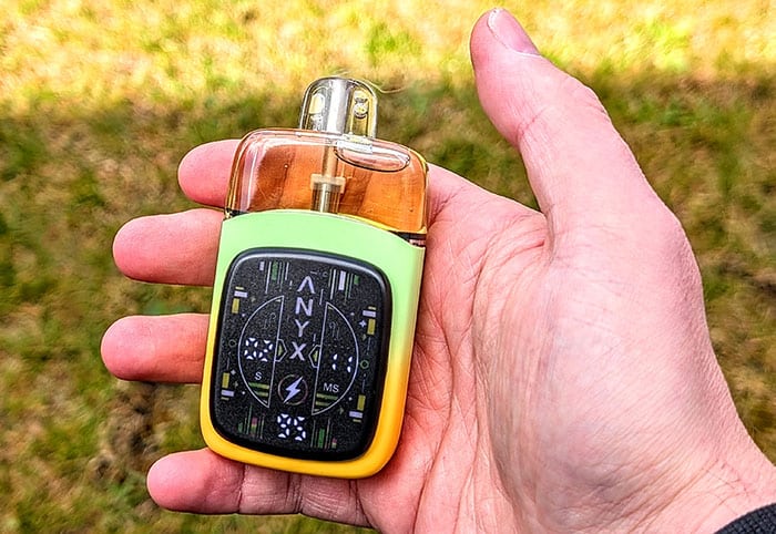 anyx 25000 vape in hand