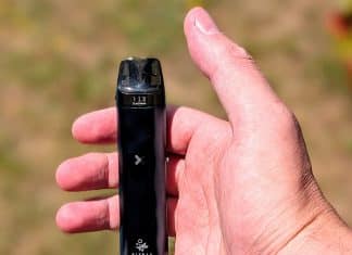 elfbar elfx mini in hand
