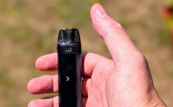 elfbar elfx mini in hand