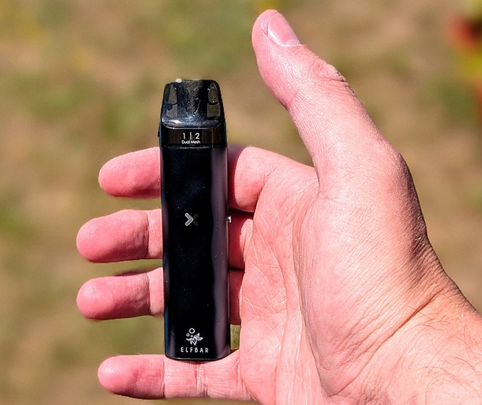 elfbar elfx mini in hand