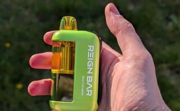 Reign Bar Mana 50K Review- Customise Your Flavour! reign bar mana 50 k in hand