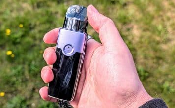 voopoo vinci e80 in hand