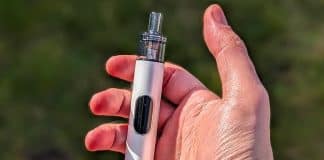 Innokin Plexus Pro Review- Evolving The Tube Mod? white plexus pro in hand