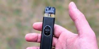 Vaporesso XROS 5 Review- Cross (XROS?!) The Limits? vaporesso xros 5 in hand