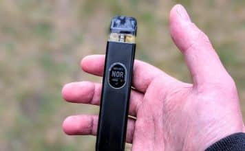 Vaporesso XROS 5 Review- Cross (XROS?!) The Limits? vaporesso xros 5 in hand