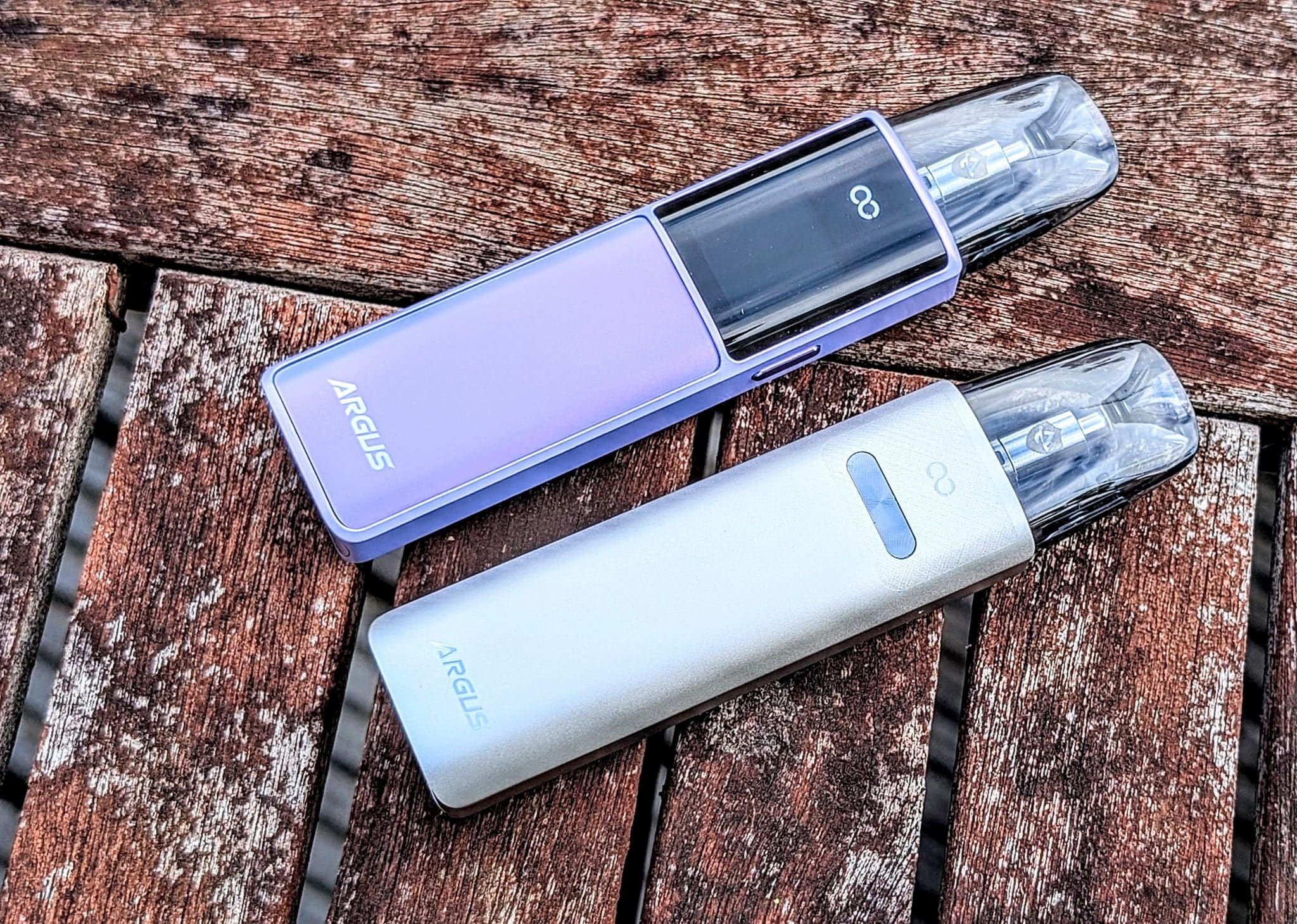 voopoo argus g4 and g4 mini side by side