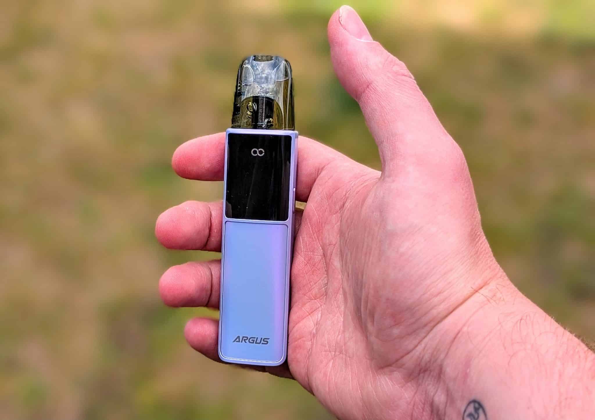 voopoo argus g4 in hand