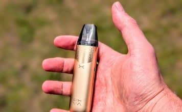 OXVA NeXLIM 2 Mini Review- Small Form, Top Performance? oxva nexlim 2 mini in hand