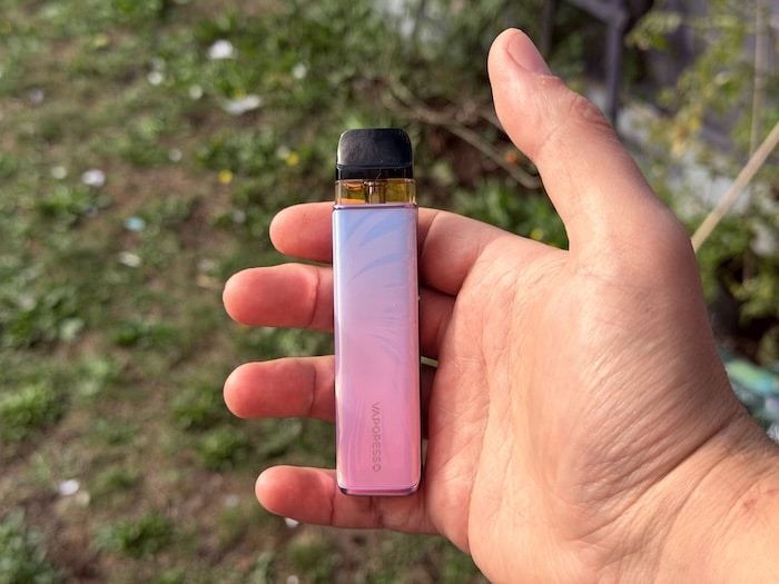 vaporesso xros 6 mini in hand
